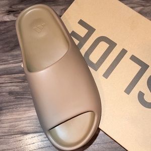 Gently Wore Yeezy Slides